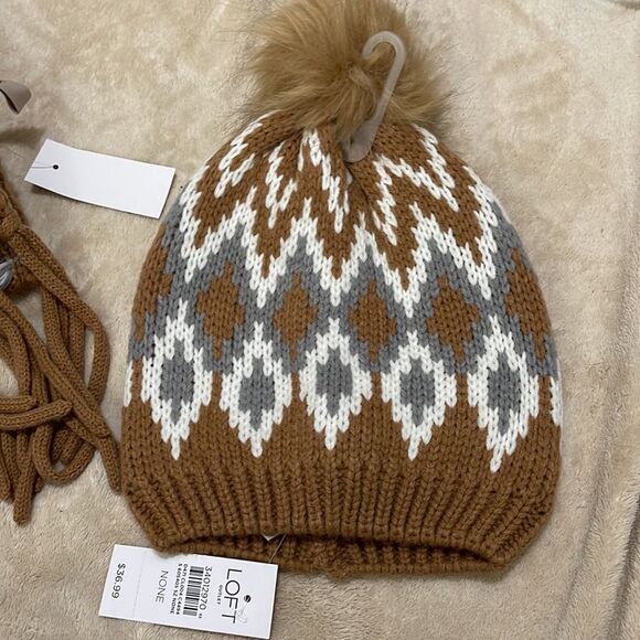 NWT- LOFT- matching scarf & beanie set - Picture 2 of 6